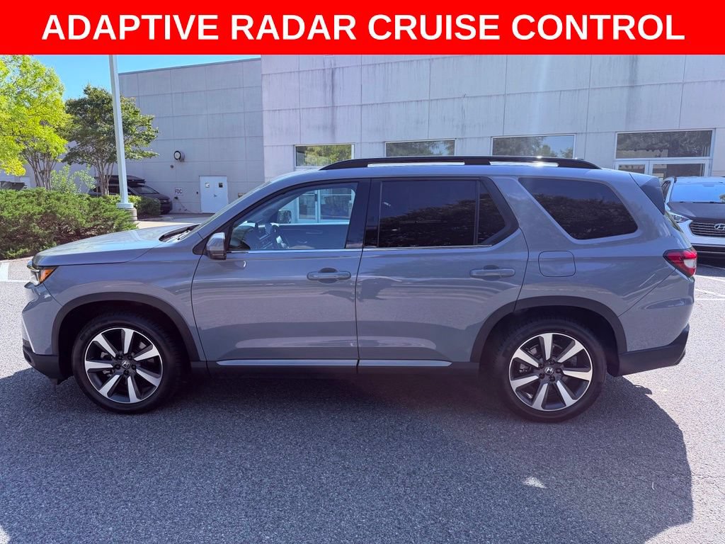 Used 2025 Honda Pilot Touring image 4