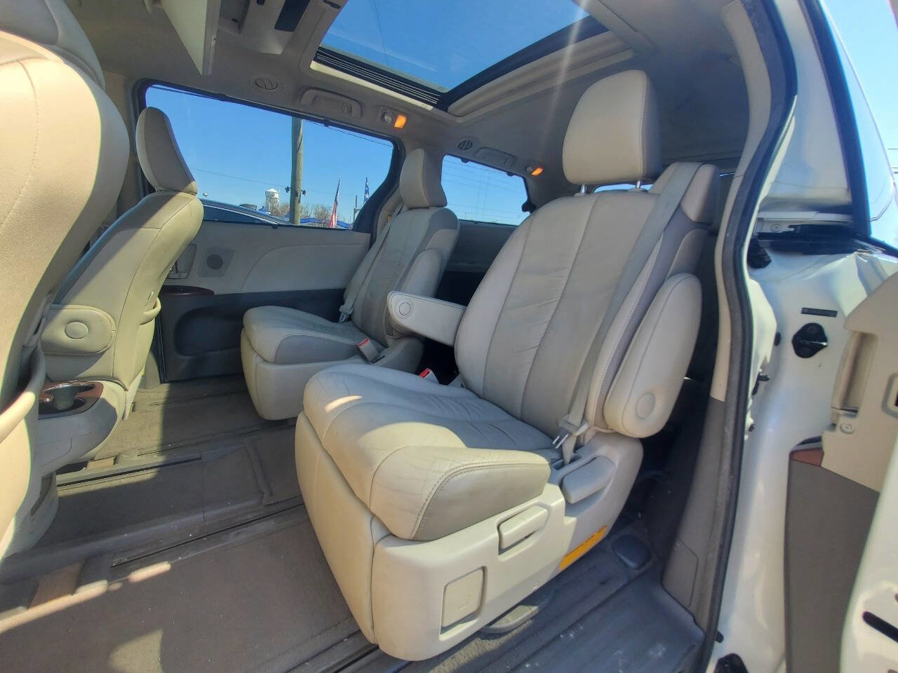 Used 2012 Toyota Sienna Limited w/ Premium Pkg AWD/4WD image 12