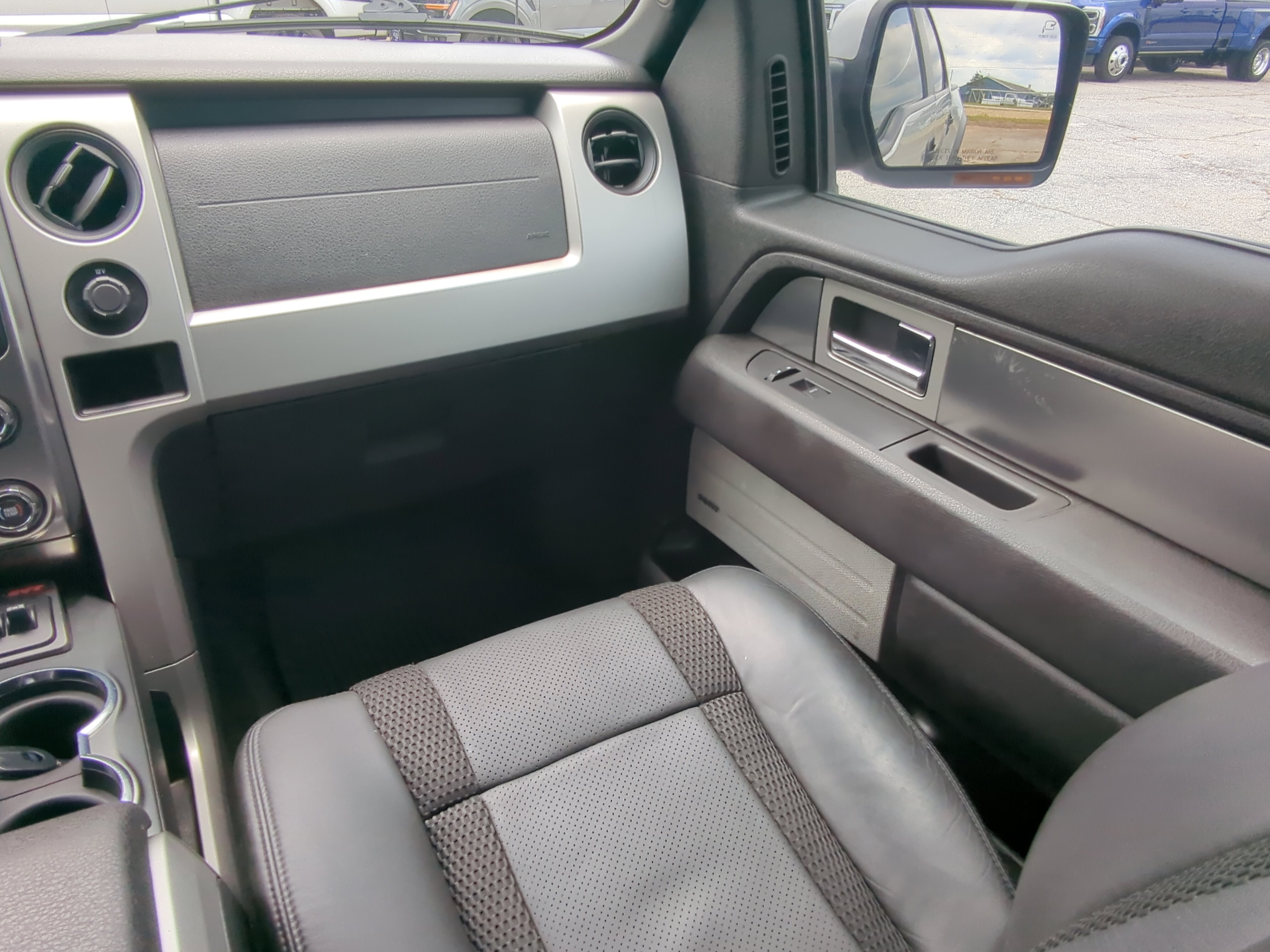 Used 2014 Ford F150 Raptor w/ Equipment Group 801A Luxury AWD/4WD image 15