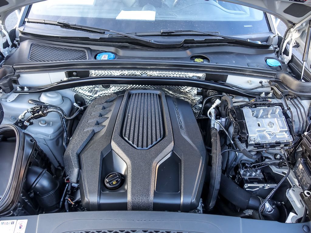 Used 2023 Porsche Macan AWD/4WD image 31