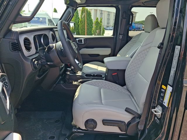 Used 2023 Jeep Gladiator Overland AWD/4WD image 14