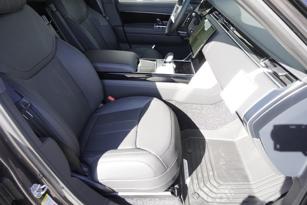 New 2026 Land Rover Range Rover Long Wheelbase SE AWD/4WD image 23