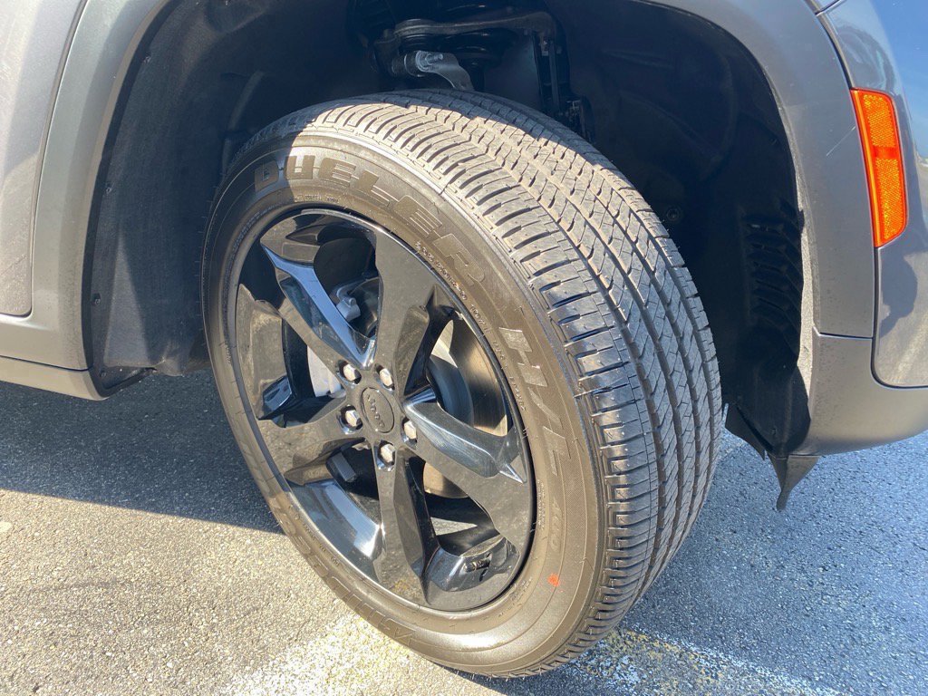 Used 2025 Jeep Grand Cherokee Altitude image 27