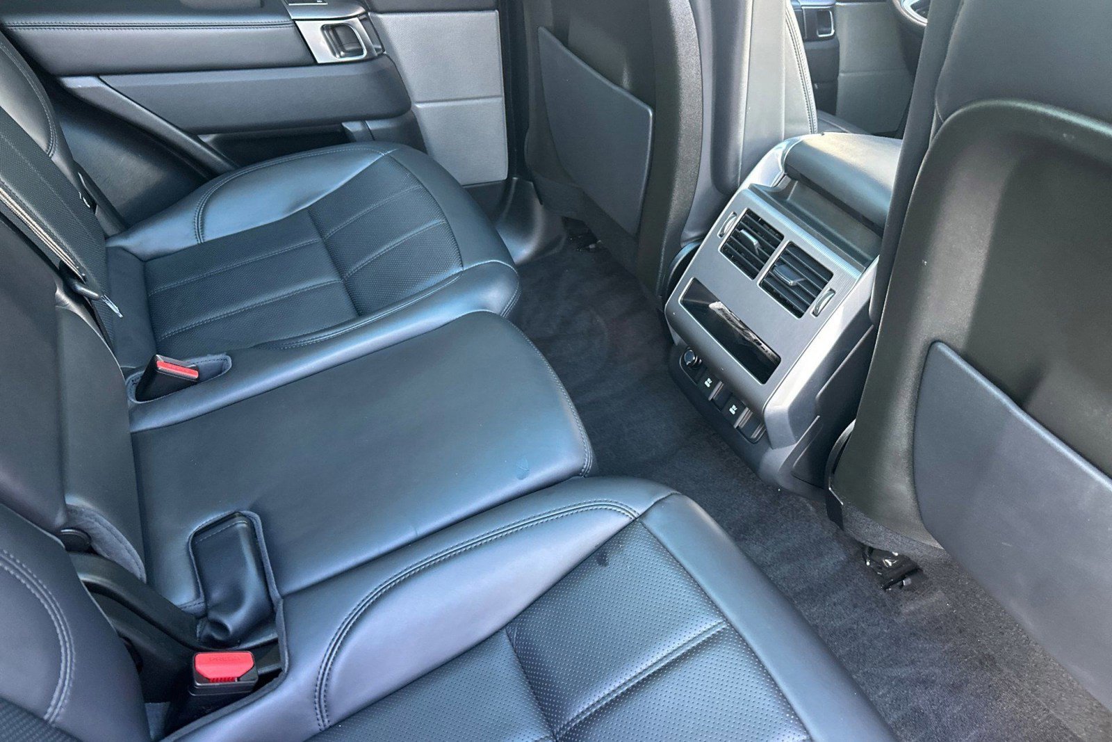 Used 2019 Land Rover Range Rover Sport HSE image 32