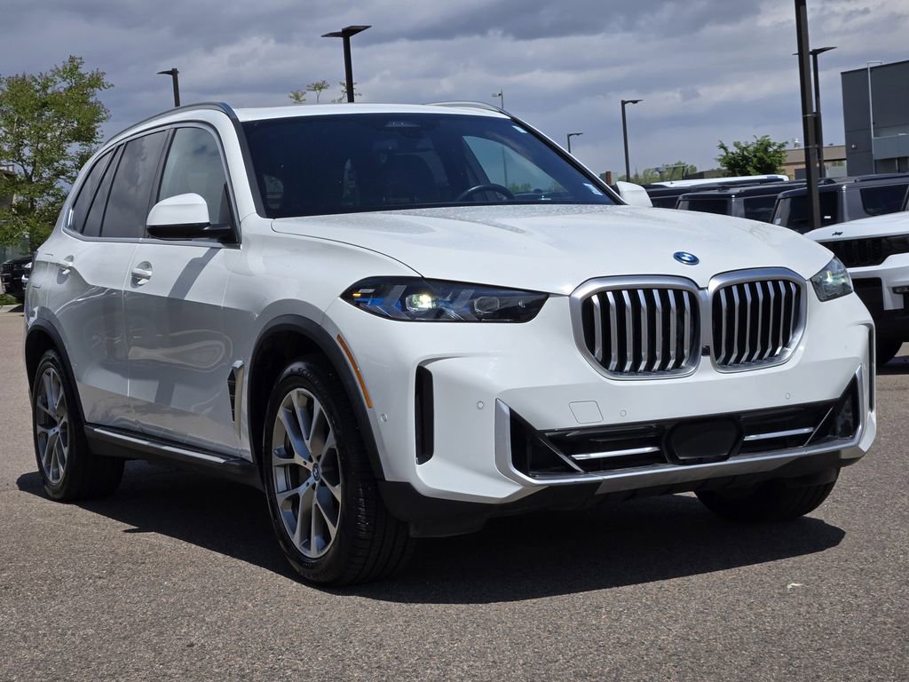 Used 2025 BMW X5 xDrive50e AWD/4WD image 2