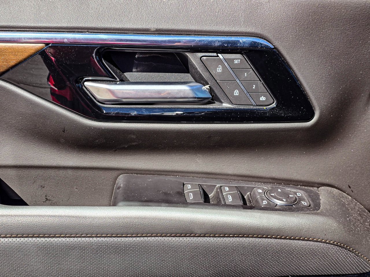 Used 2025 Chevrolet Tahoe High Country image 9