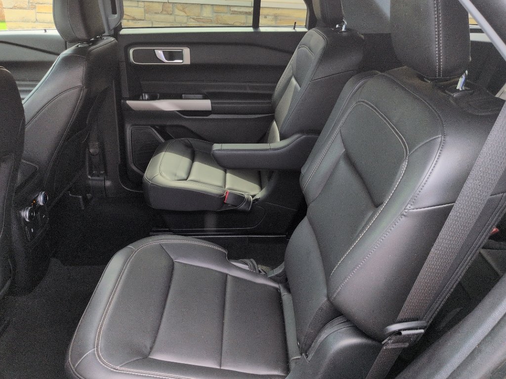 Used 2023 Ford Explorer XLT w/ Equipment Group 202A image 7