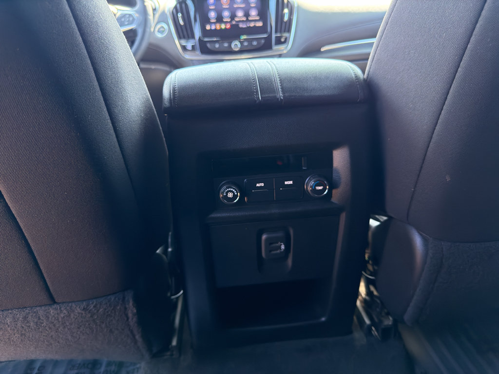 Used 2023 Chevrolet Traverse LT FWD image 9