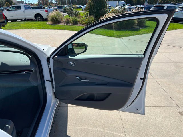 Used 2024 Hyundai Elantra SEL FWD image 39