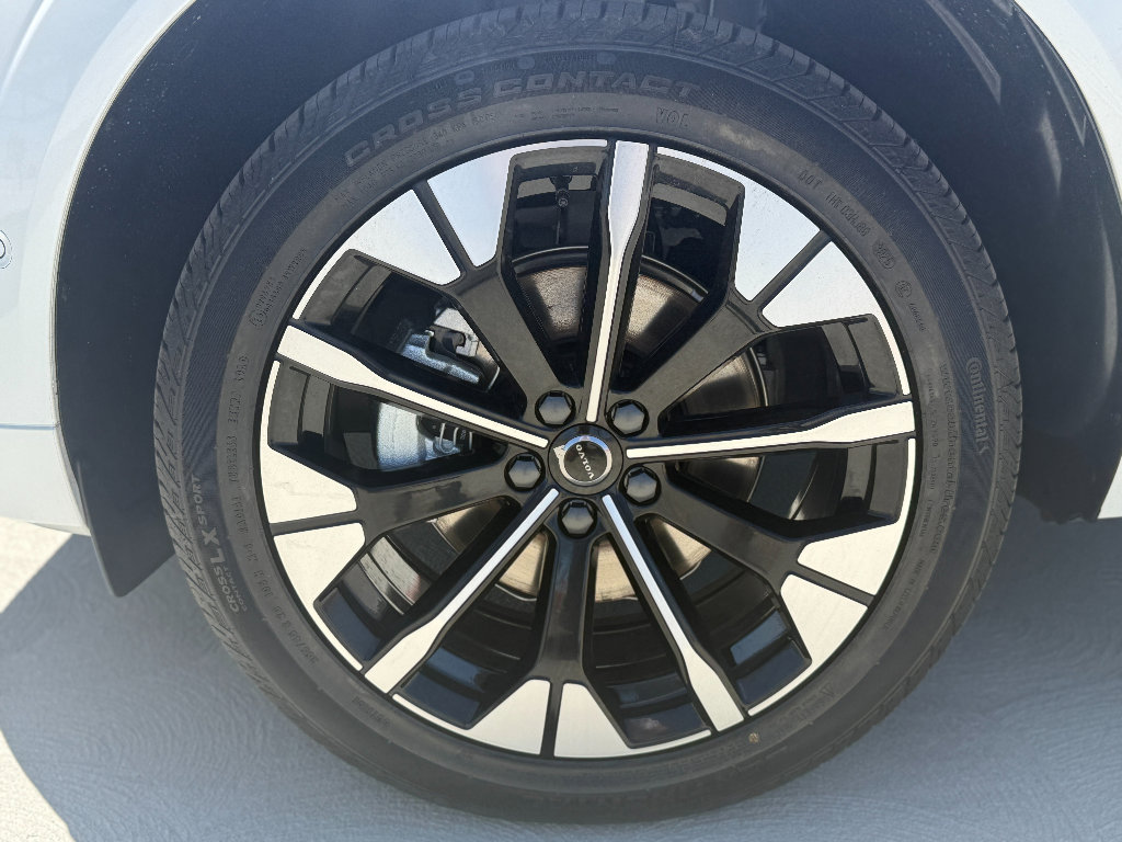 New 2026 Volvo XC60 B5 Plus w/ Climate Package AWD/4WD image 9