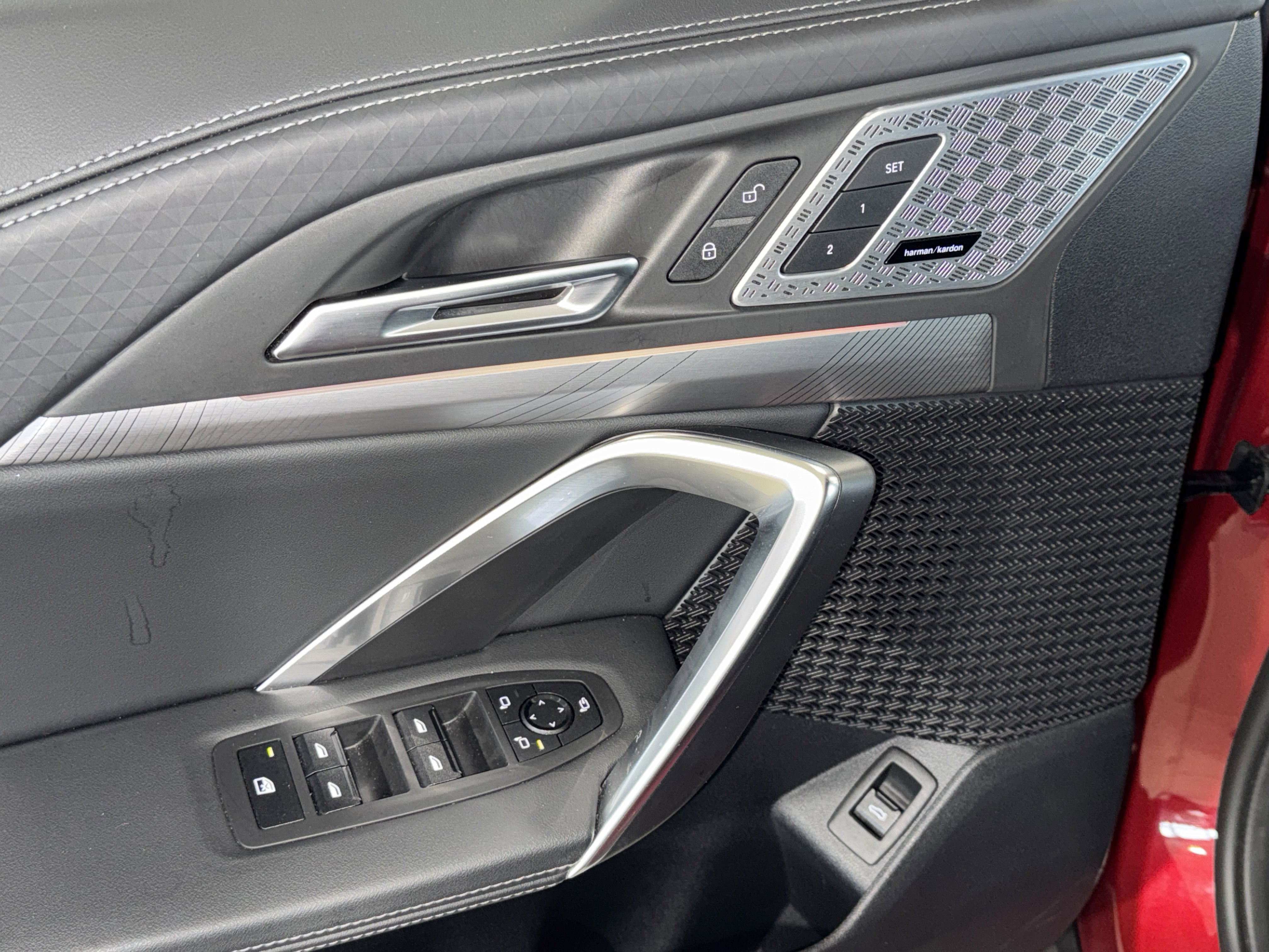 Certified 2025 BMW X2 xDrive28i w/ Premium Package image 18