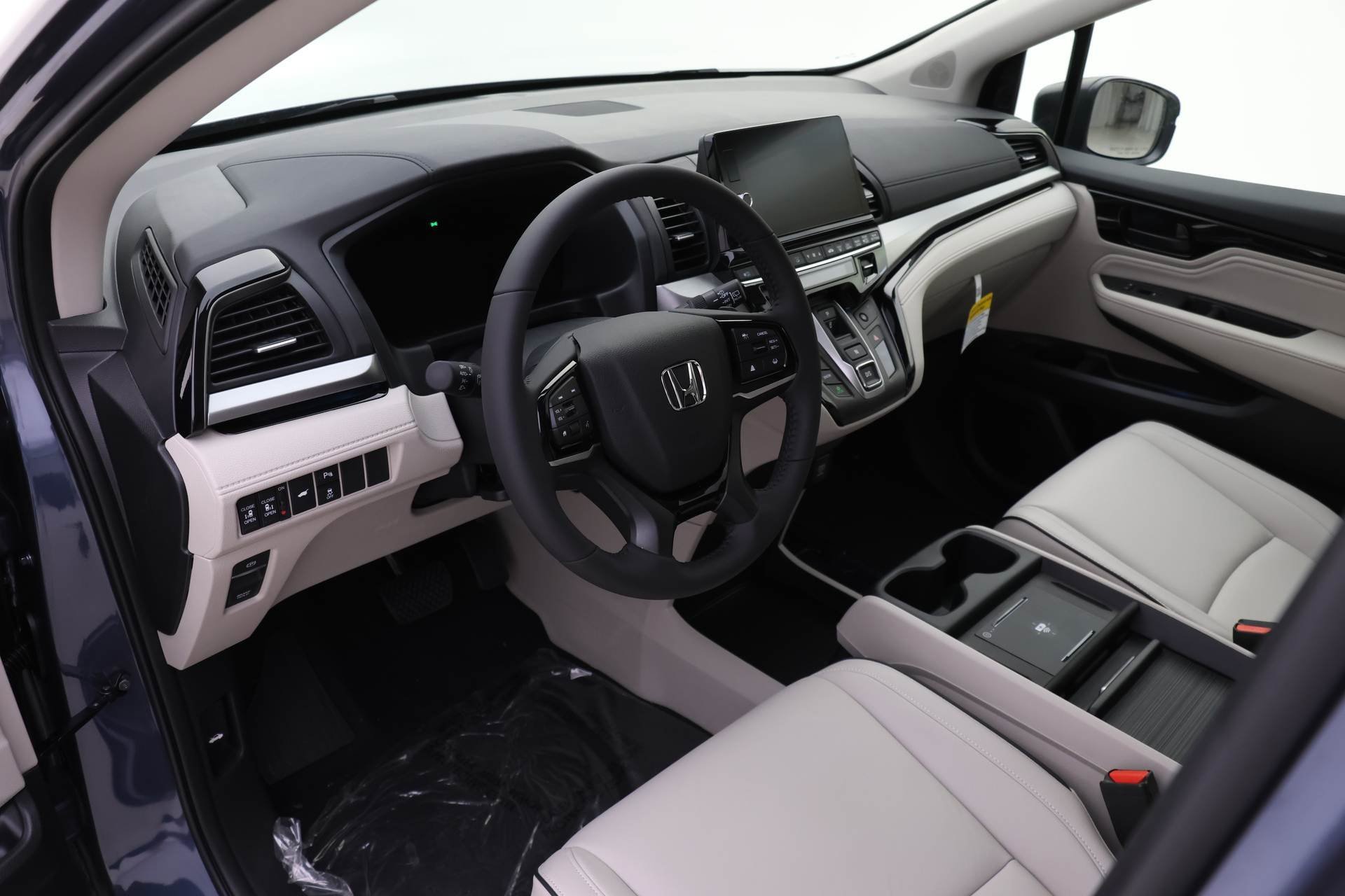 New 2026 Honda Odyssey Touring image 3