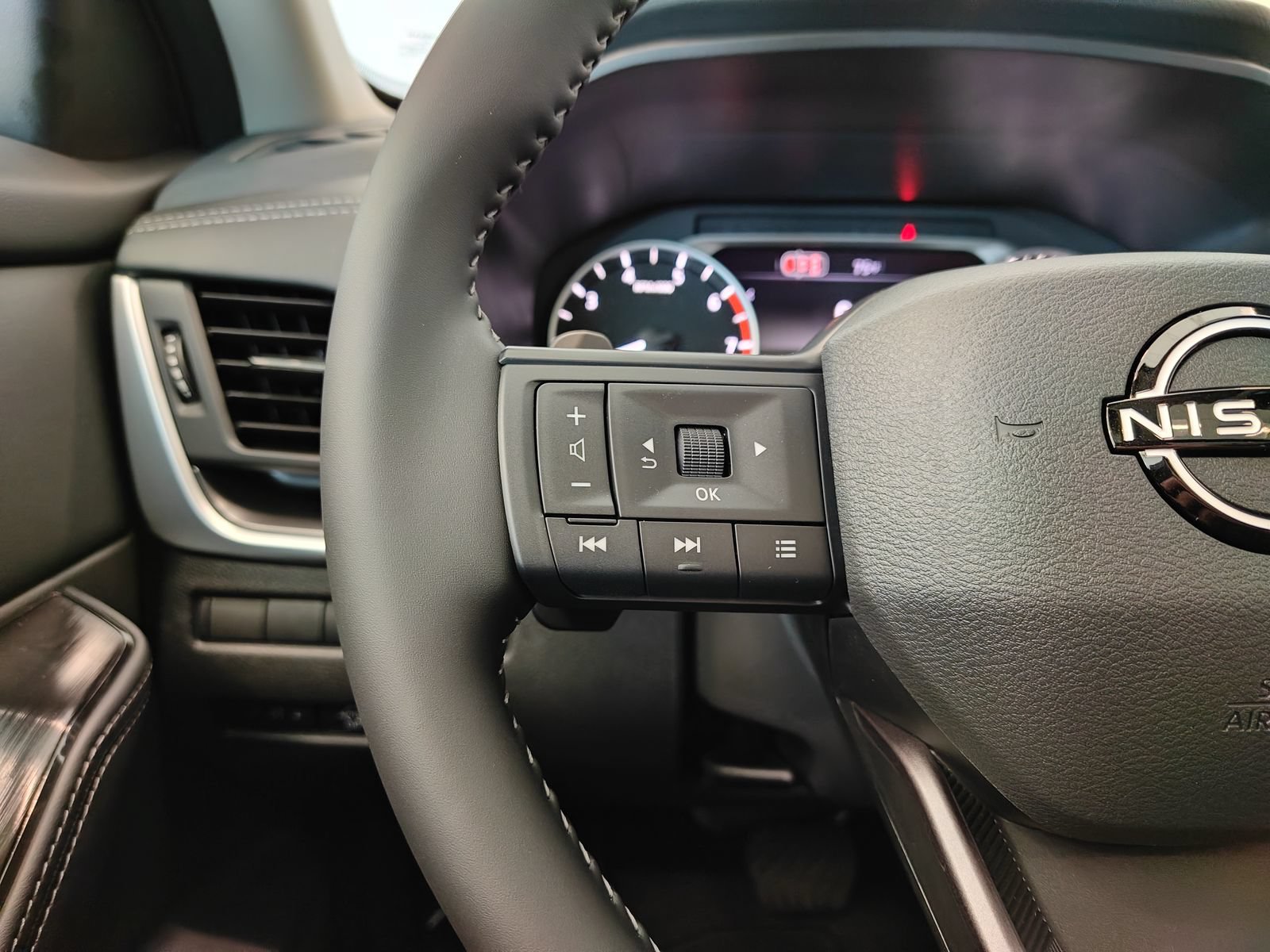 New 2026 Nissan Rogue Dark Armor AWD/4WD image 22