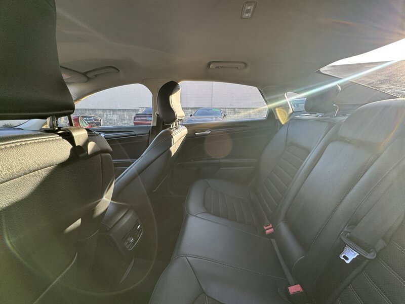 Used 2018 Ford Fusion SE w/ Equipment Group 201A FWD image 31