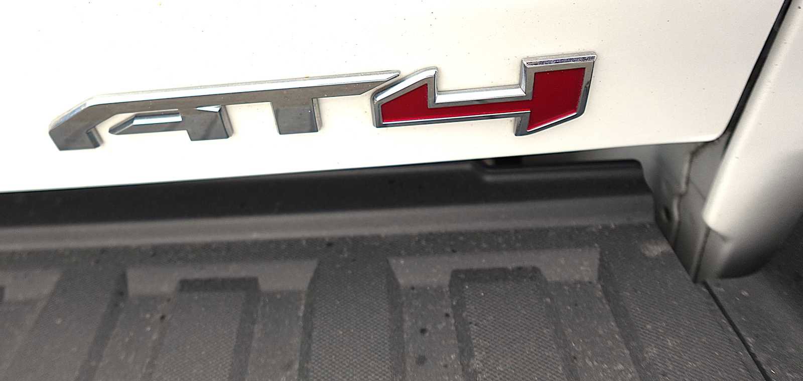 Used 2022 GMC Canyon AT4 w/ Trailering Package image 9