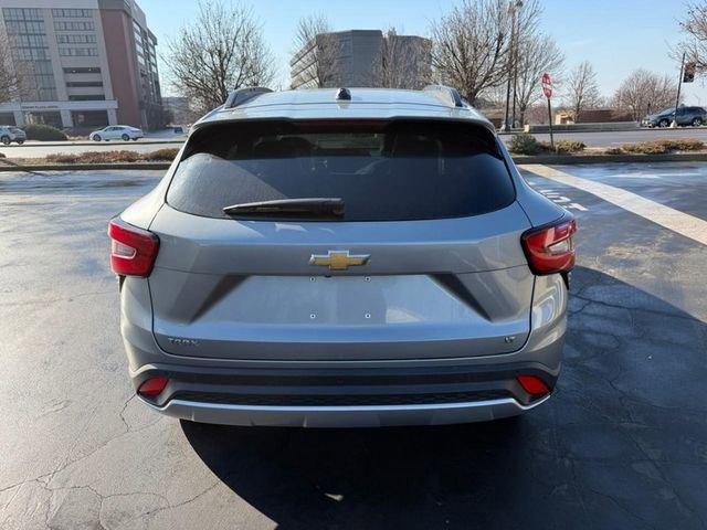 Used 2025 Chevrolet Trax LT w/ Driver Confidence Package FWD image 5
