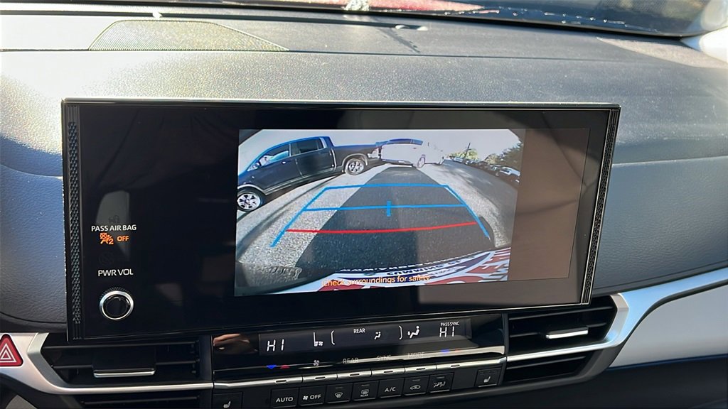 Used 2025 Toyota Sienna XLE image 33