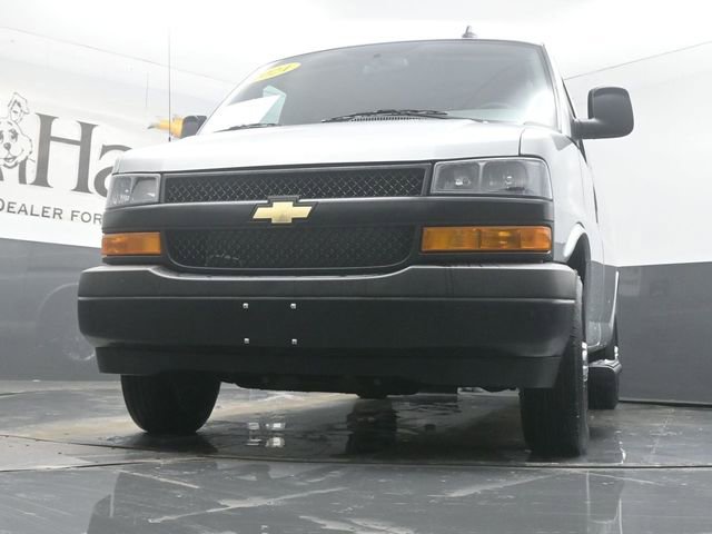 Used 2024 Chevrolet Express 3500 image 4