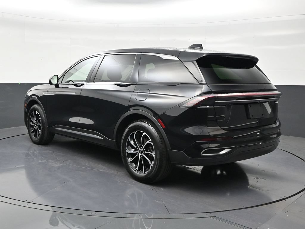 Used 2025 Lincoln Nautilus Premier AWD/4WD image 3