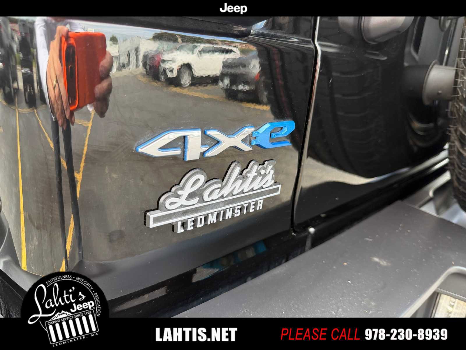 Used 2022 Jeep Wrangler Unlimited Sahara w/ Cold Weather Group image 32