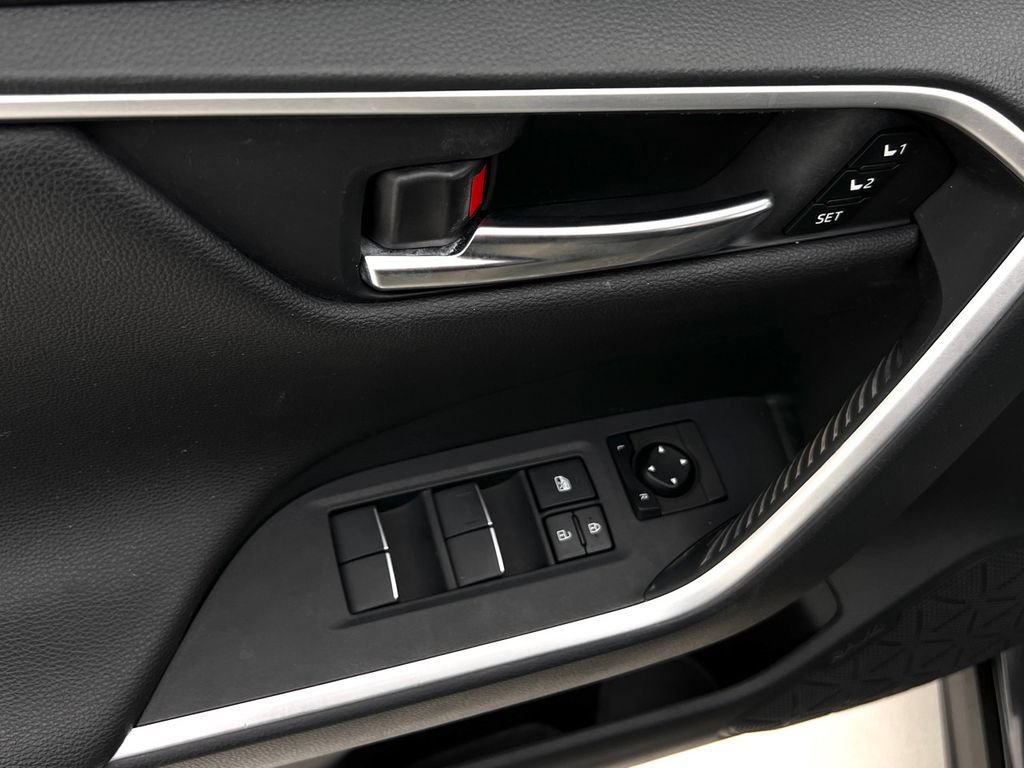 Used 2019 Toyota RAV4 Limited w/ Advanced Technology Package AWD/4WD image 23