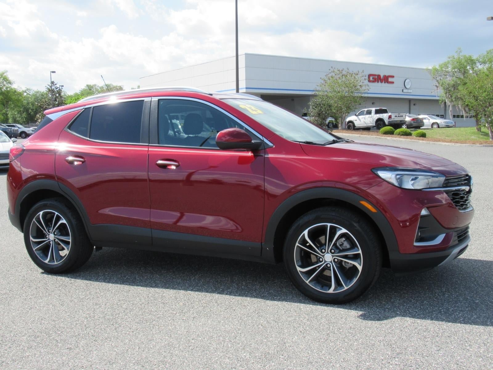 Used 2023 Buick Encore GX Select w/ Safety Package II FWD image 2