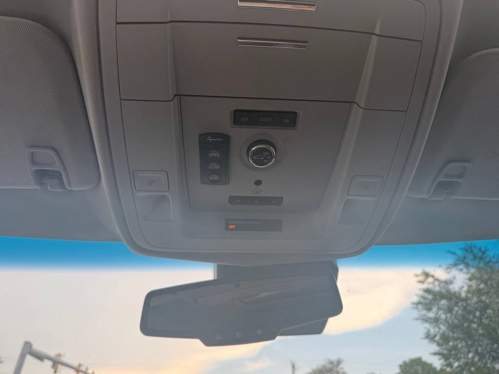 Used 2018 Chevrolet Suburban LT AWD/4WD image 35