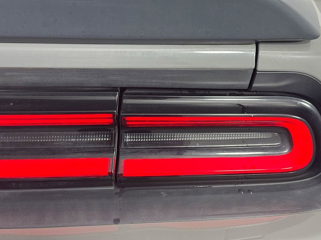 Used 2017 Dodge Challenger SXT image 30