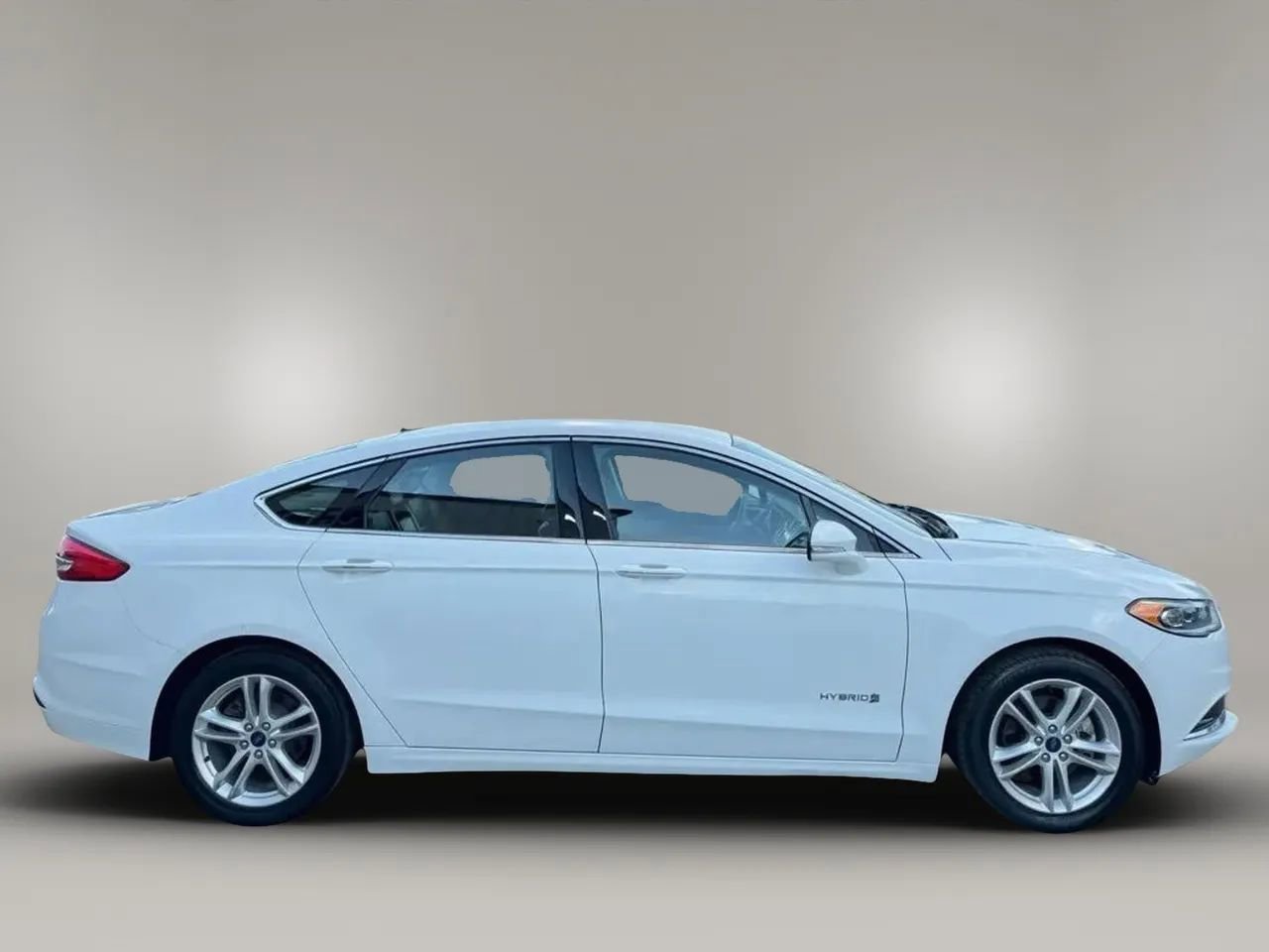 Used 2019 Ford Fusion SE FWD image 5