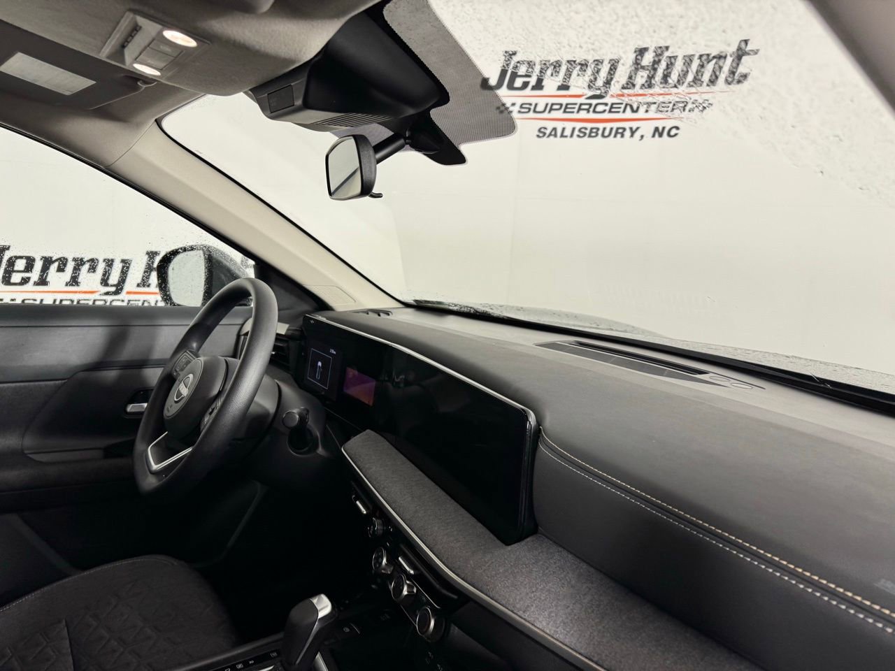 Used 2025 Nissan Kicks SV image 30