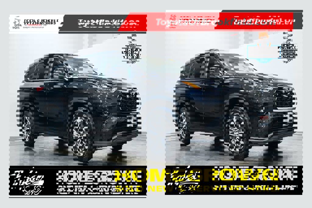 Used 2023 Toyota Highlander XLE AWD/4WD image 1