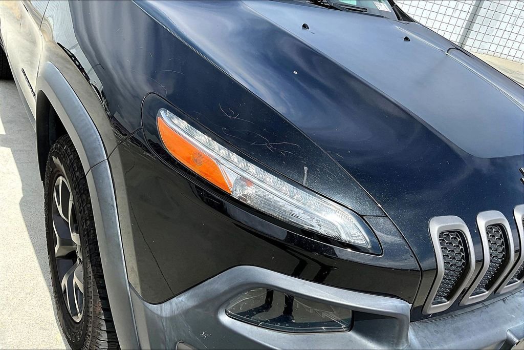 Used 2016 Jeep Cherokee Trailhawk w/ Comfort/Convenience Group image 28