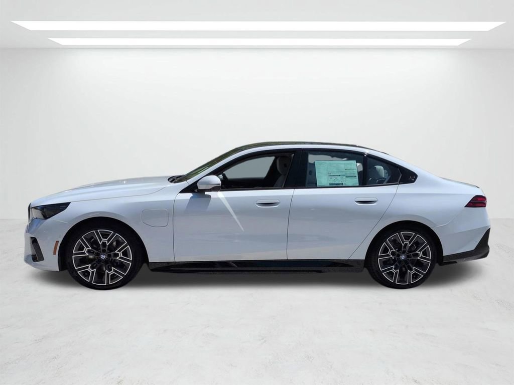 New 2026 BMW 550e xDrive image 7