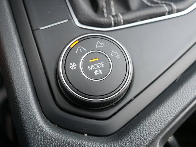 Certified 2022 Volkswagen Taos SE FWD image 33