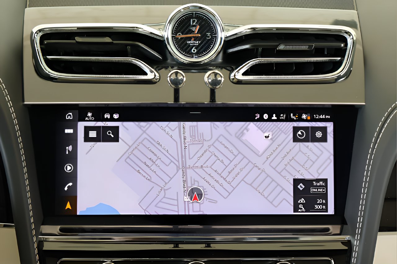 Used 2024 Bentley Bentayga AWD/4WD image 17