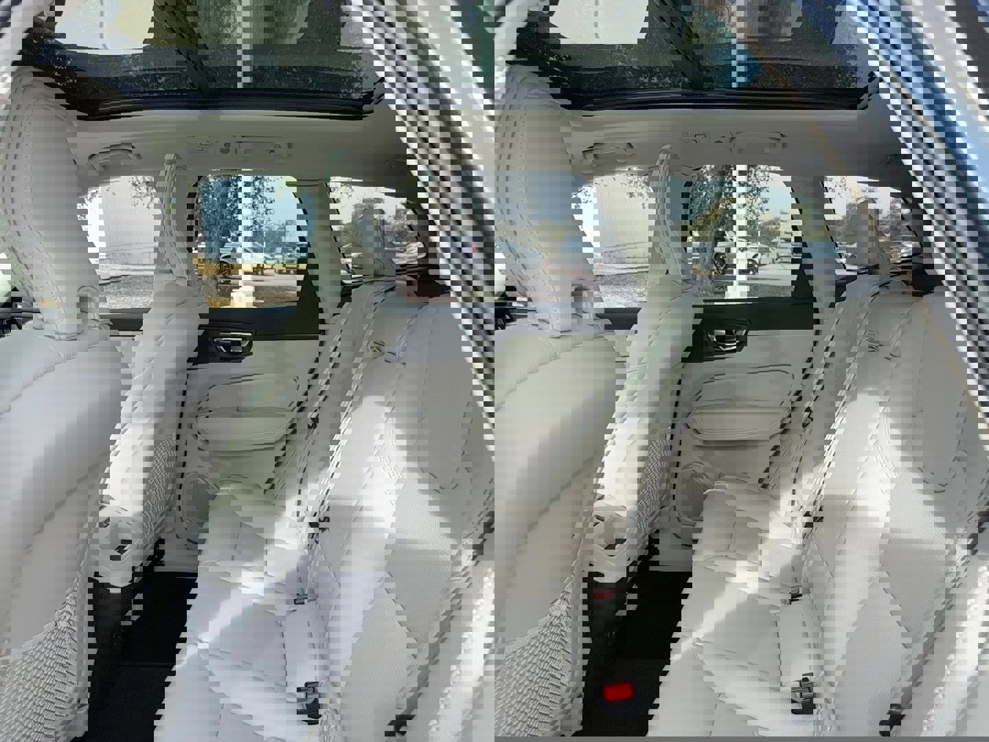 Certified 2023 Volvo XC60 B5 Plus w/ Climate Package image 15