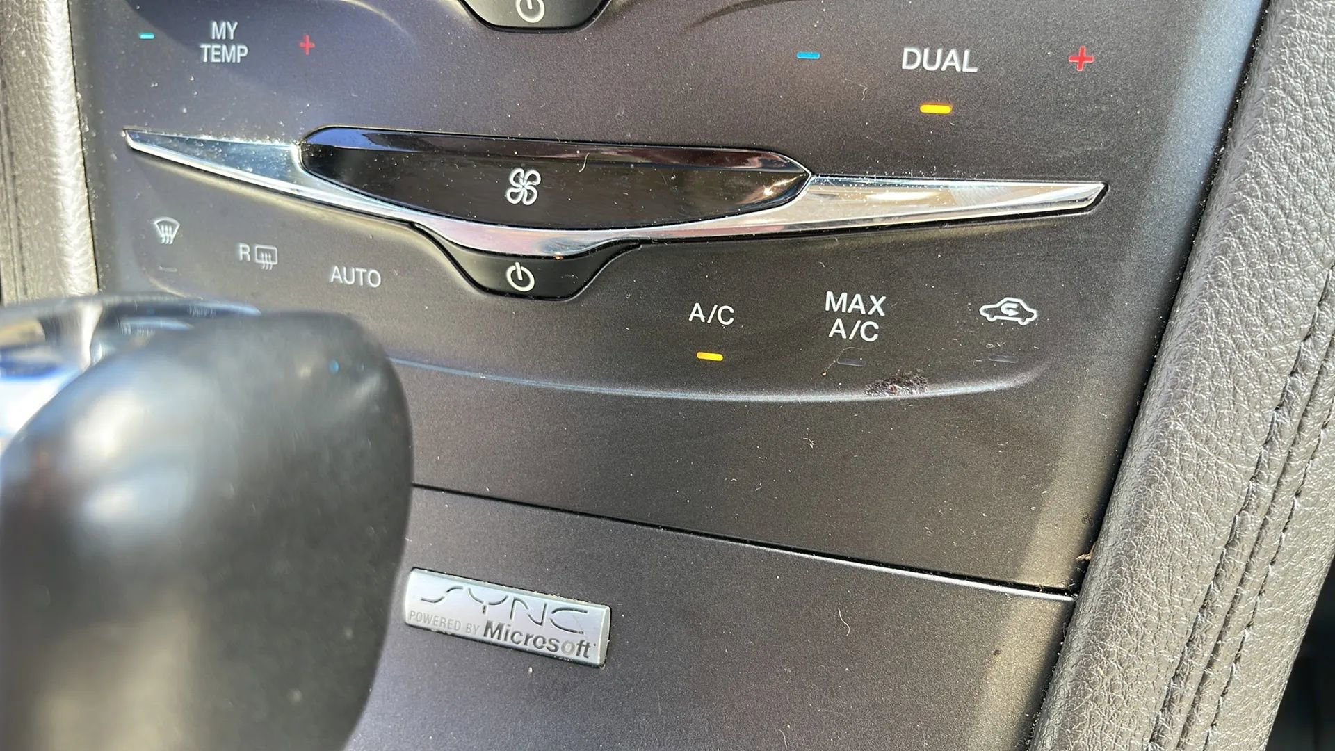 Used 2014 Lincoln MKT FWD image 17