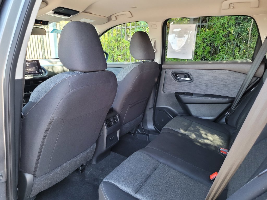 Used 2023 Nissan Rogue SV FWD image 15