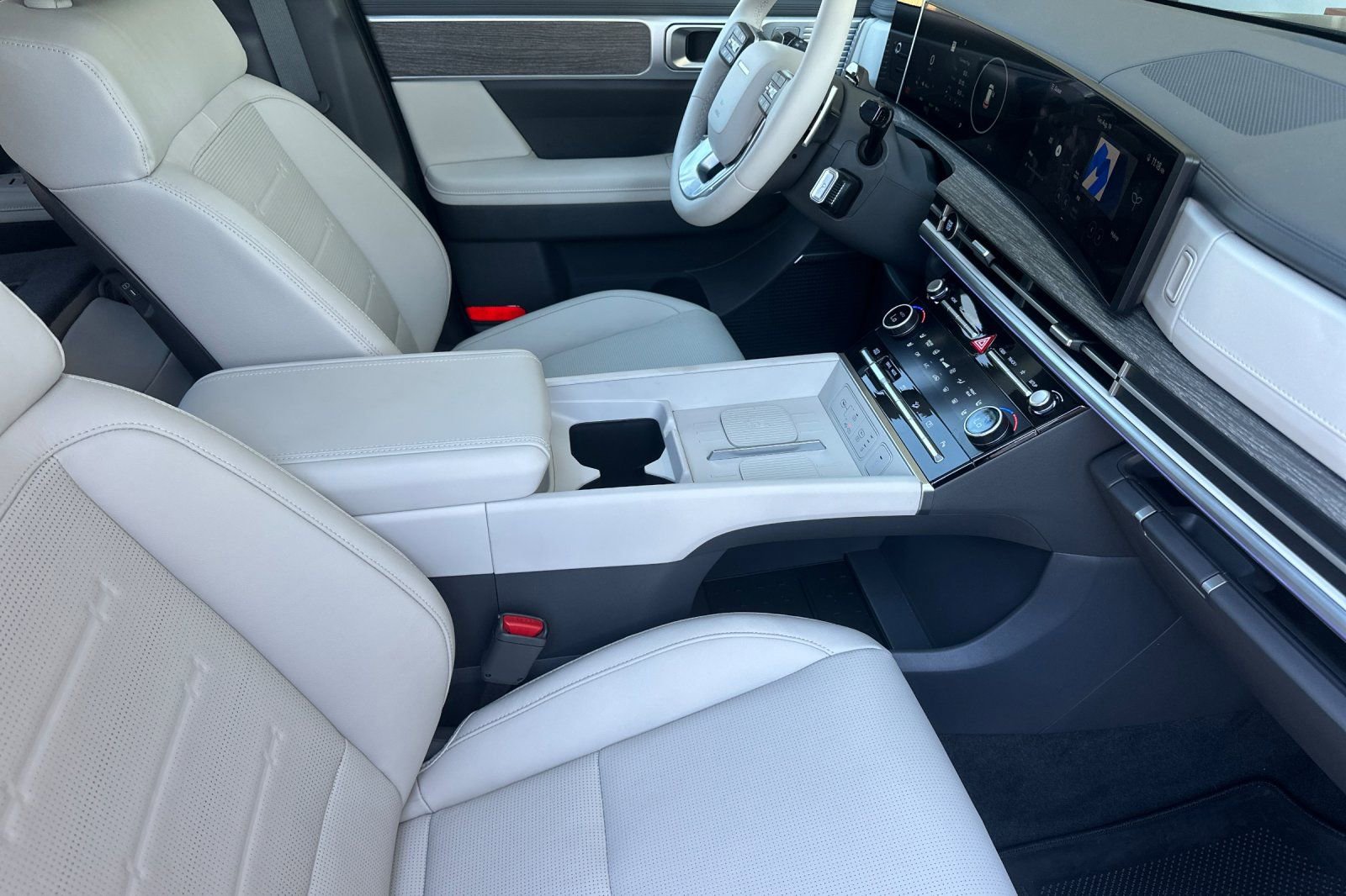 New 2025 Hyundai Santa Fe Limited image 17