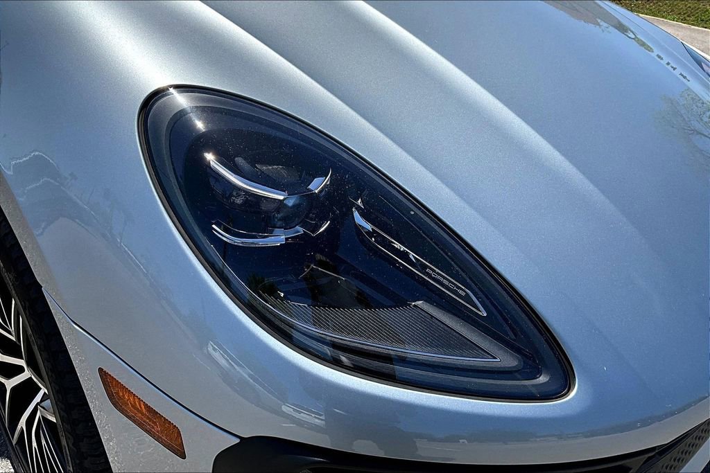 Used 2023 Porsche Macan Turbo image 33