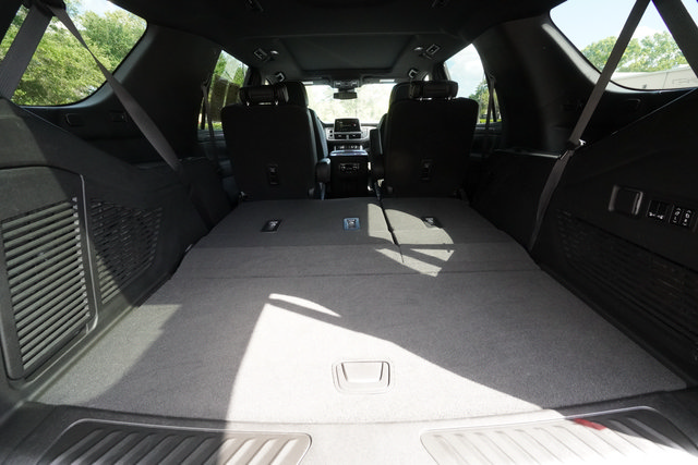 Used 2023 GMC Yukon SLT w/ SLT Premium Package AWD/4WD image 26