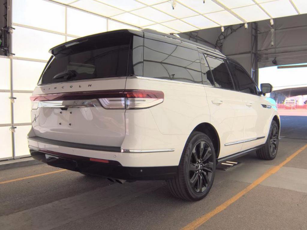 Used 2024 Lincoln Navigator Black Label AWD/4WD image 2