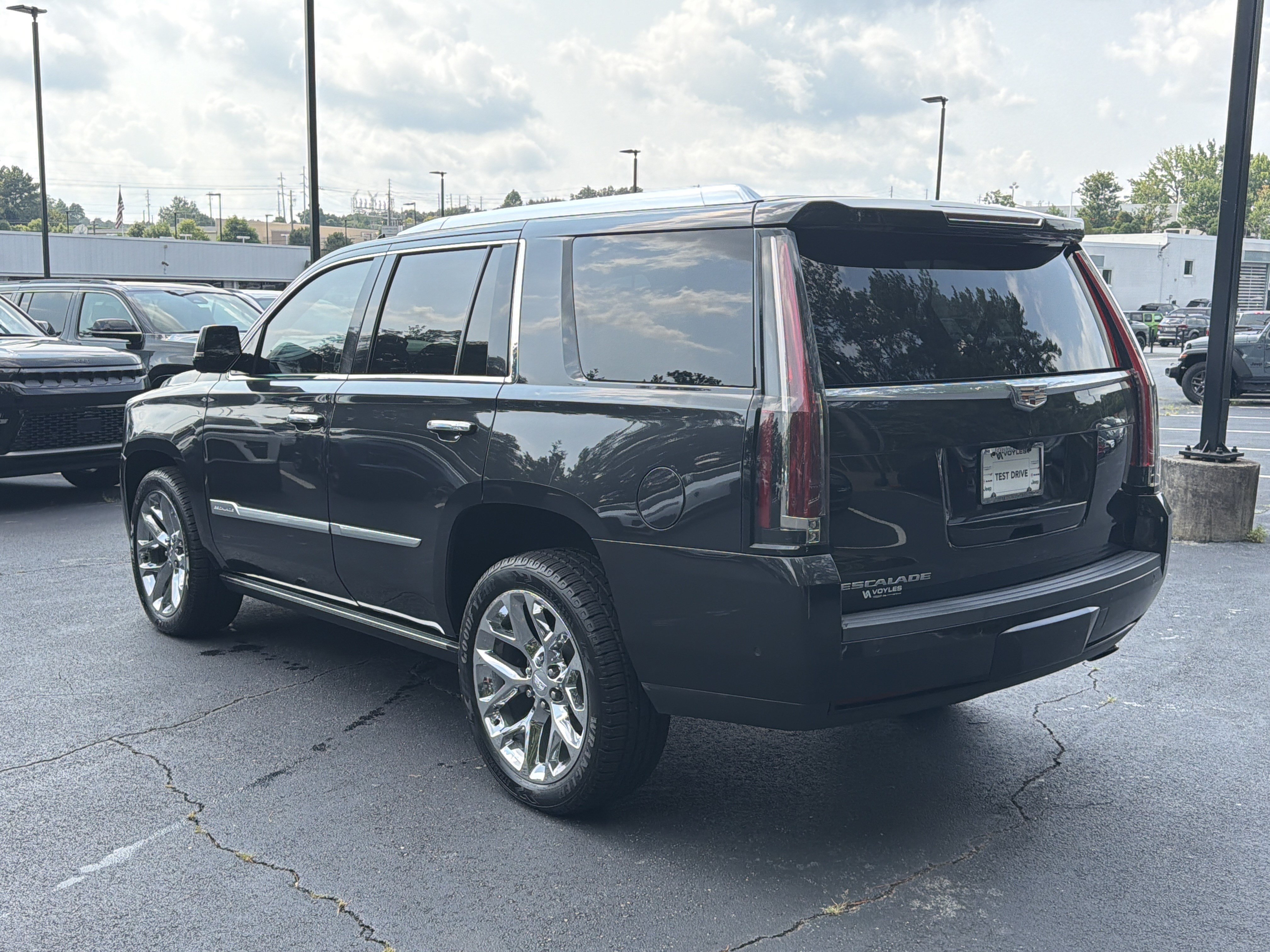 Used 2019 Cadillac Escalade Platinum AWD/4WD image 6