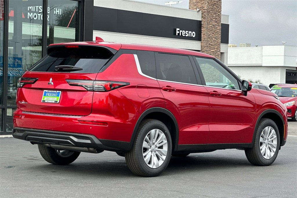 New 2025 Mitsubishi Outlander ES image 5