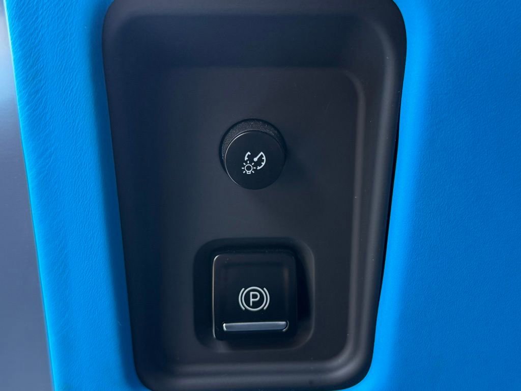 Used 2022 Chevrolet Corvette Stingray Premium Conv w/ Z51 Performance Package image 32