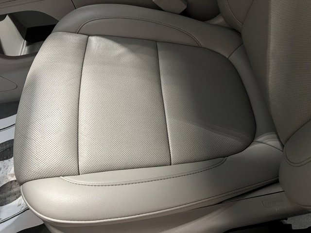 Used 2023 GMC Acadia SLT w/ Preferred Package image 15