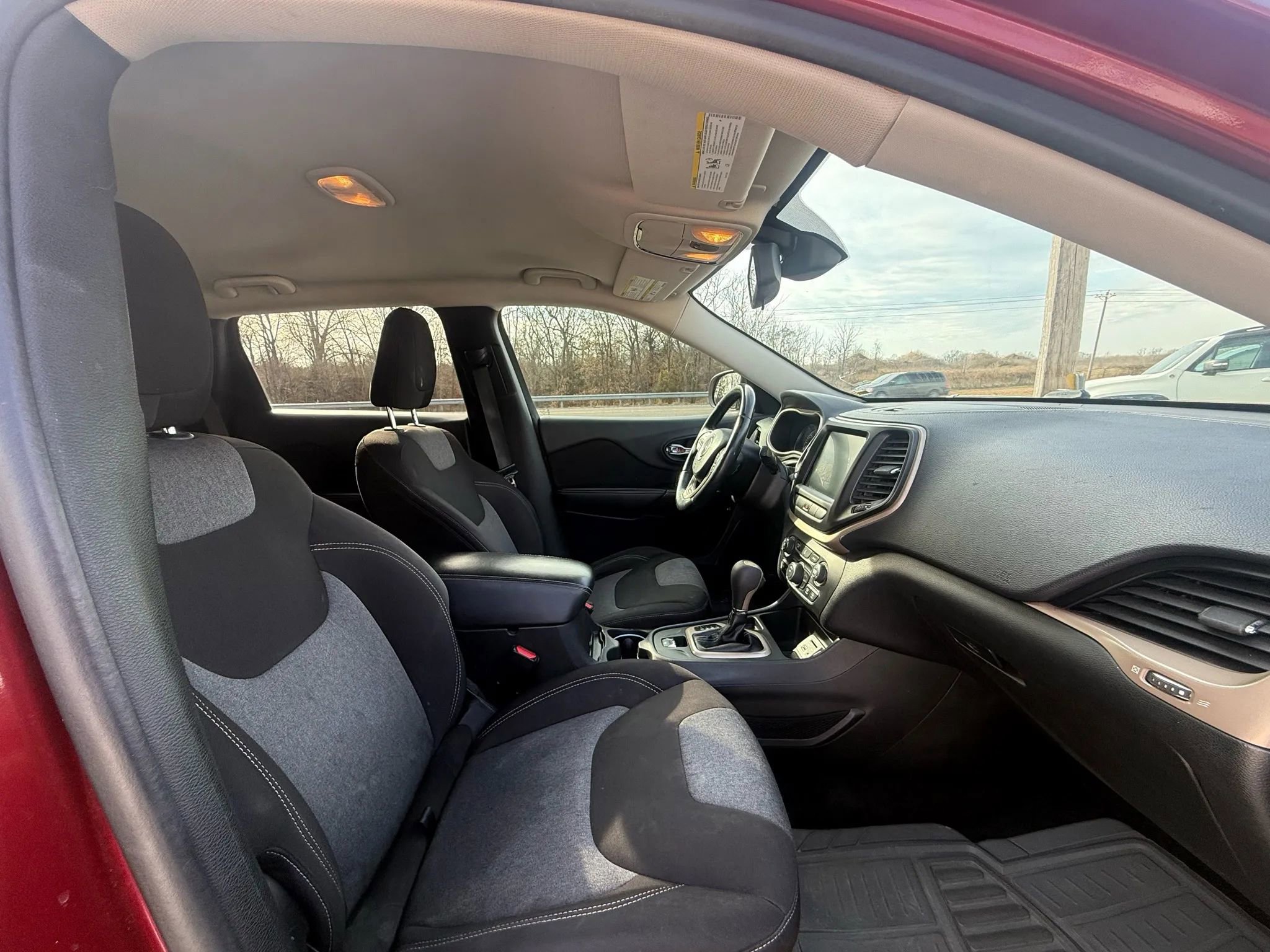 Used 2014 Jeep Cherokee Latitude image 11