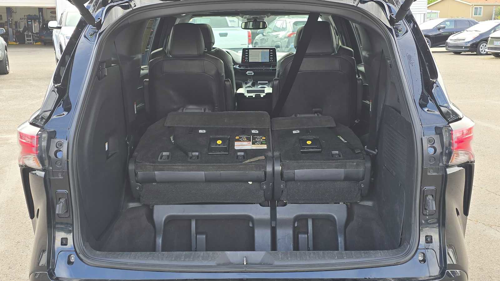 Used 2022 Toyota Sienna XSE w/ XSE Plus Package FWD image 16
