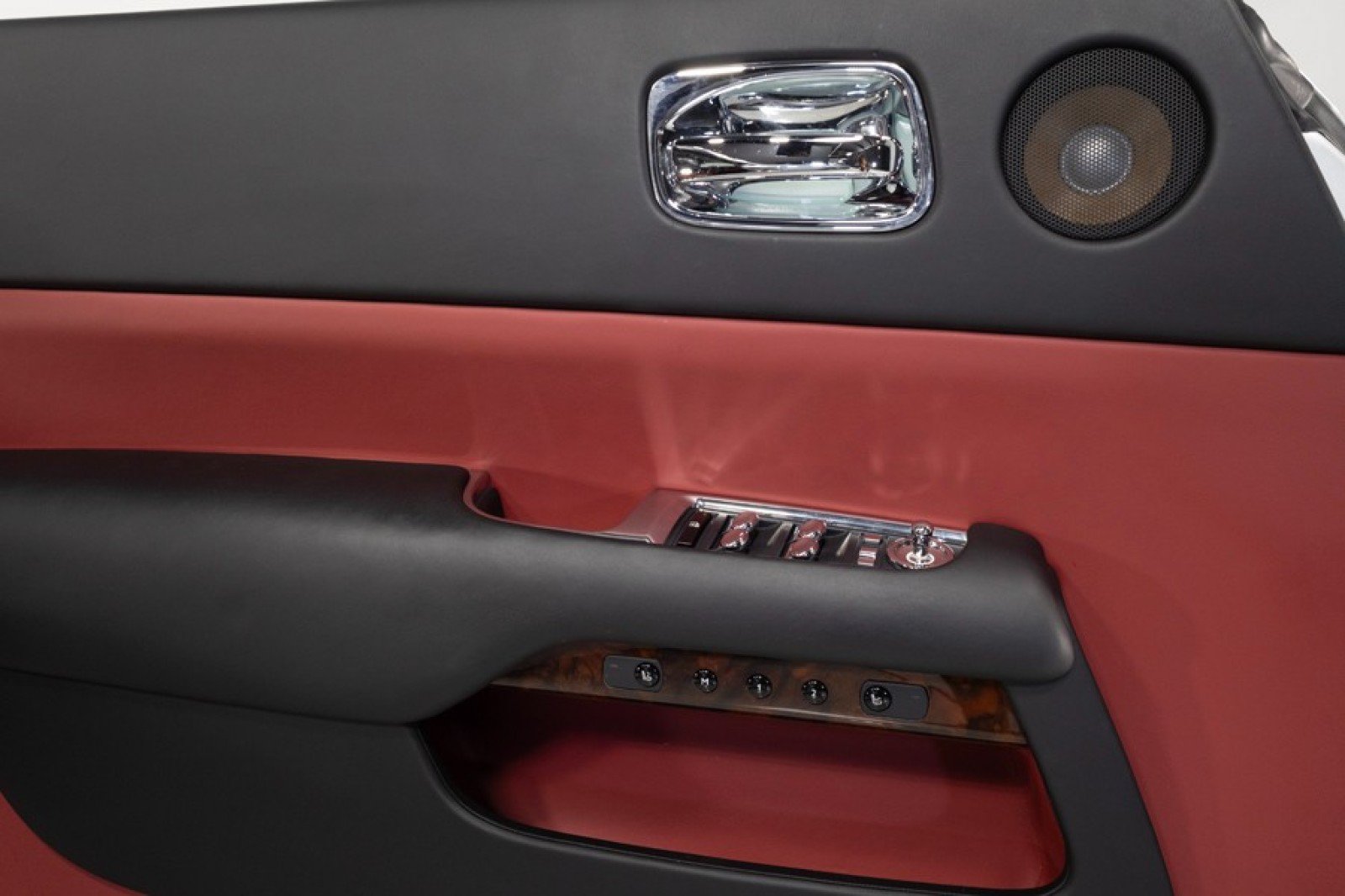 Used 2016 Rolls-Royce Wraith RWD image 39