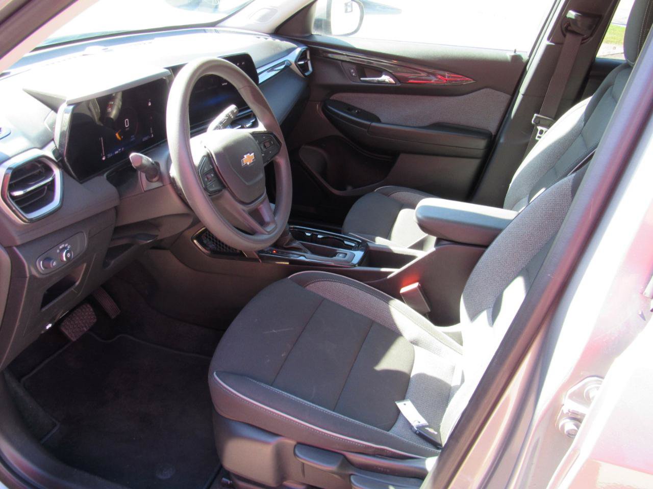 Used 2025 Chevrolet TrailBlazer LT AWD/4WD image 13